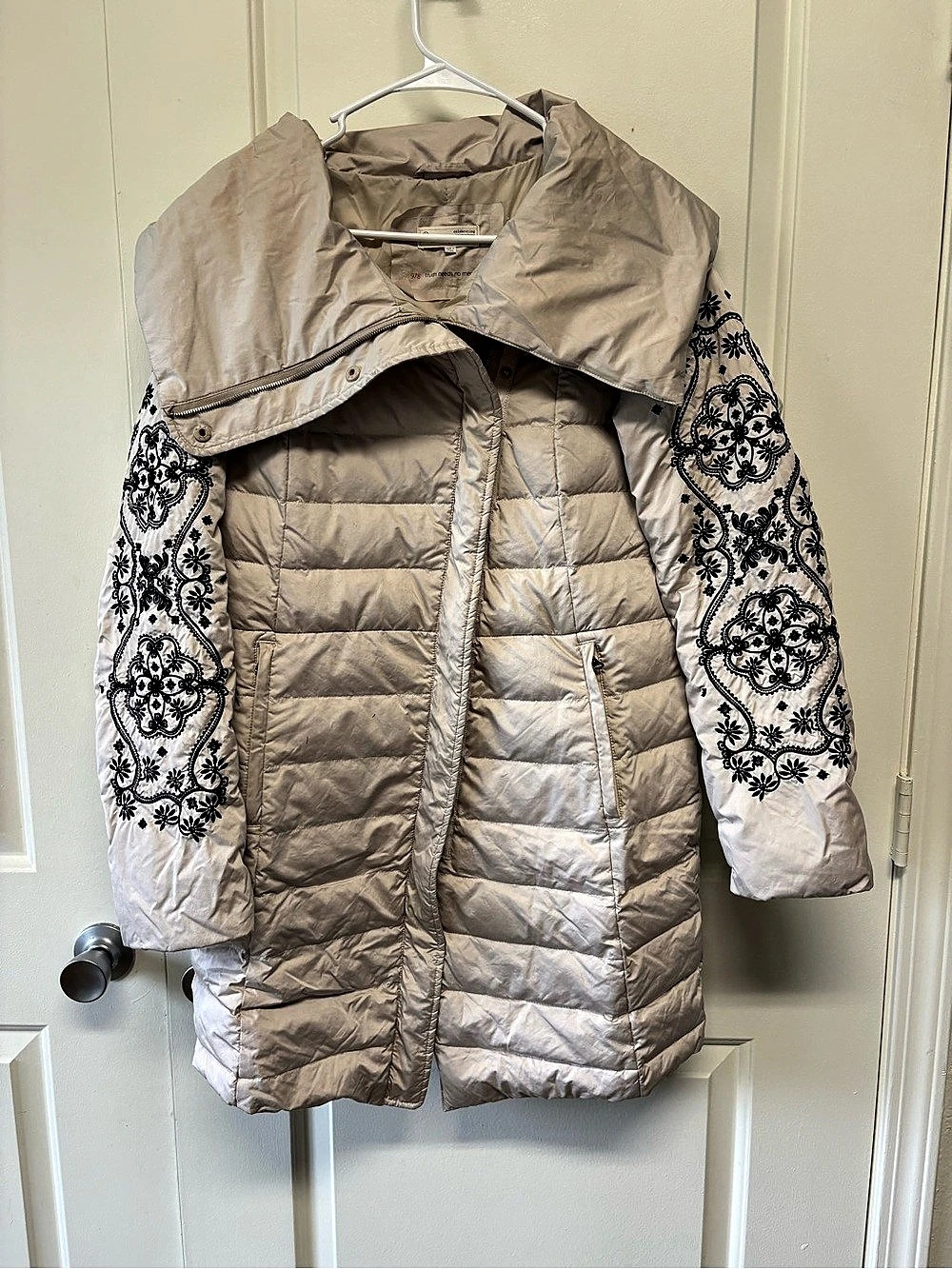 Women’s Odd Molly Anthropologie Embroidered Puffer Coat Size Medium